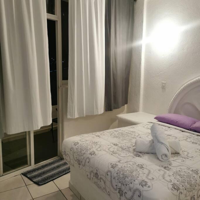 Lovely Studio Apartment With Balcony Ac & Wi-Fi, Minutes From Downtown! ซีฮัวตาเนโค ภายนอก รูปภาพ
